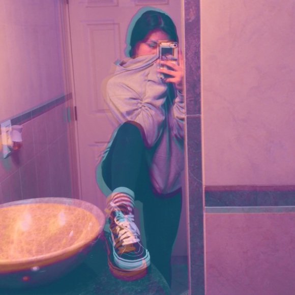 Meet your Posher, Crystal - Picture 1 of 1